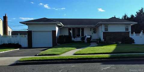 22 Berkshire Road, Bethpage, NY 11714