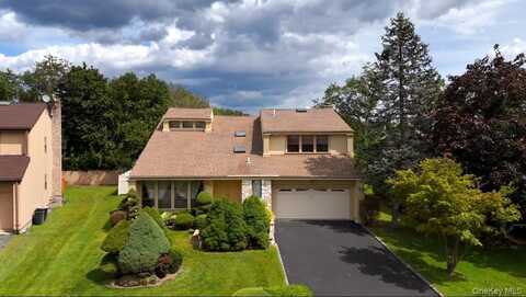 59 Crest Hollow Lane, Albertson, NY 11507