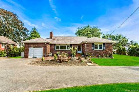 20 Maplewood Road, Huntington Station, NY 11746