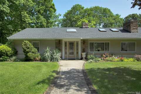 1530 Laurel Hollow Road, Laurel, NY 11791