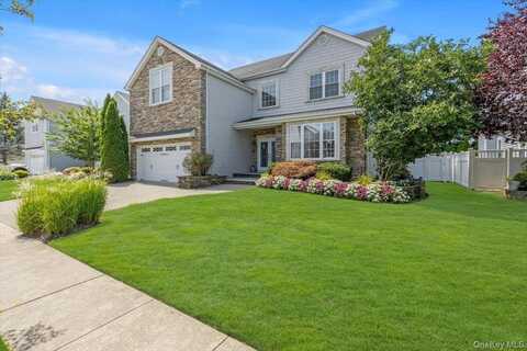 35 Auden Avenue, Melville, NY 11747
