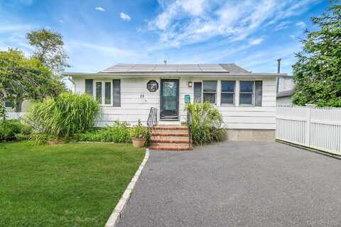 25 Patchogue Street, Patchogue, NY 11772