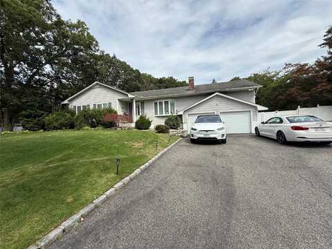 11 Weathervane Way, Dix Hills, NY 11746