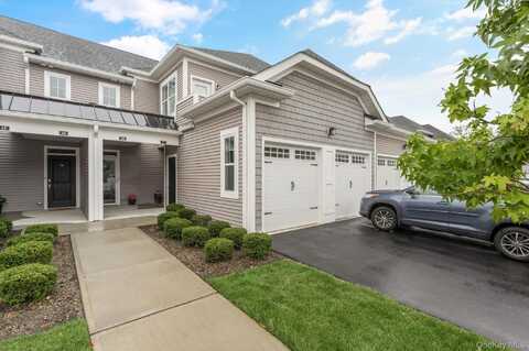 17 Seasons Way, Dix Hills, NY 11746