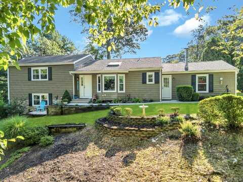 69 Forest Road, Kings Park, NY 11754
