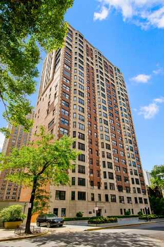 421 W Melrose Street, Chicago, IL 60657