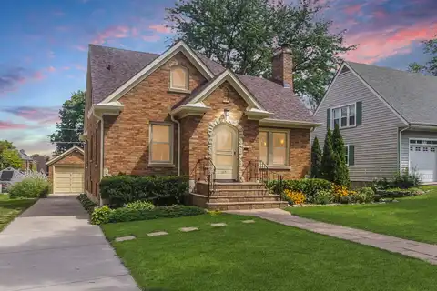 315 N Commonwealth Avenue, Elgin, IL 60123