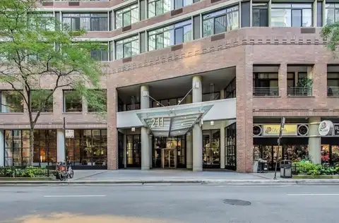 211 E Ohio Street, Chicago, IL 60611
