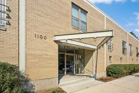 1100 W Cornelia Avenue, Chicago, IL 60657