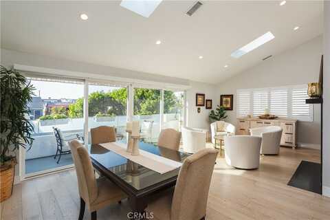 410 Poinsettia Avenue 1/2, Corona del Mar, CA 92625