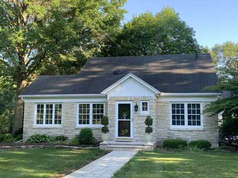 1095 Woodside Drive, Freeport, IL 61032