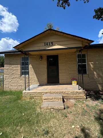 1415 SW 4th St, Lawton, OK 73501