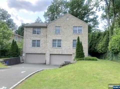 185 Tenafly Road, Tenafly, NJ 07670