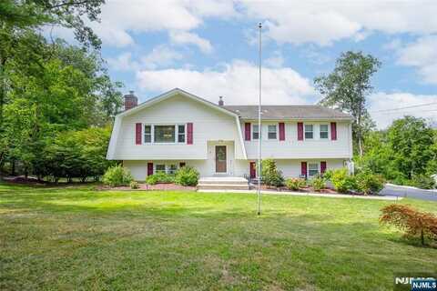 17 Camelot Drive, West Milford, NJ 07480