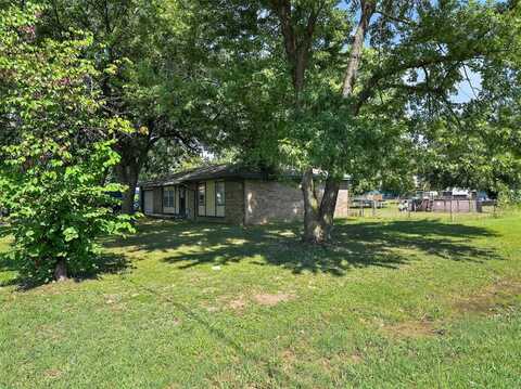 800 SW 4th Street, Wagoner, OK 74467