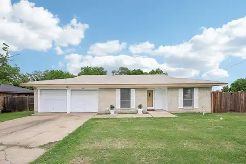 2115 Southridge Drive, Arlington, TX 76010