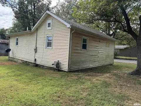 702 Carbon Street, Benton, IL 62812