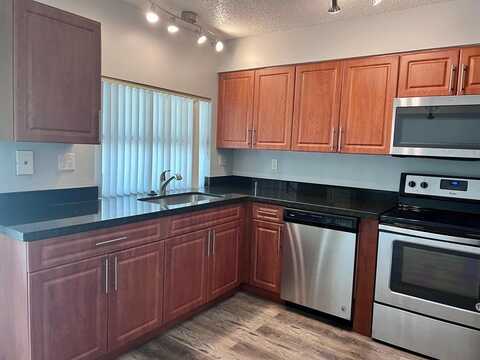 5266 NE 6th Ave, Oakland Park, FL 33334