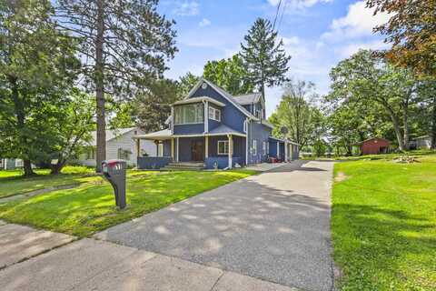 611 W FULTON Street, WAUPACA, WI 54981