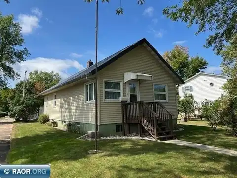 2733 E 7th Ave, Hibbing, MN 55746