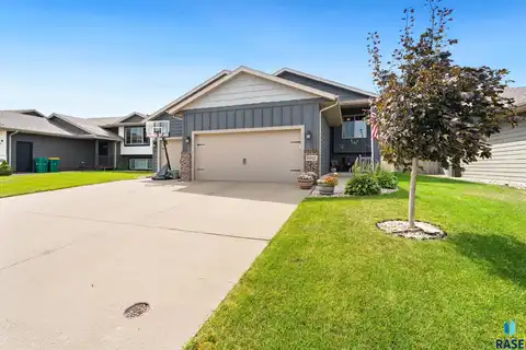 3017 S Keyrell Dr, Sioux Falls, SD 57106
