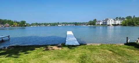 1384 Rossdale, Waterford, MI 48328