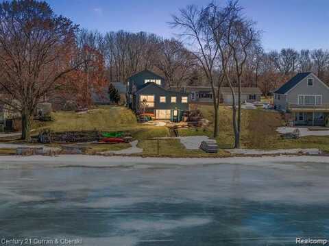 222 Ackerson Lake Drive, Jackson, MI 49201