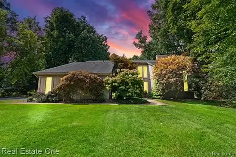 1065 Manderly Drive, Milford, MI 48381