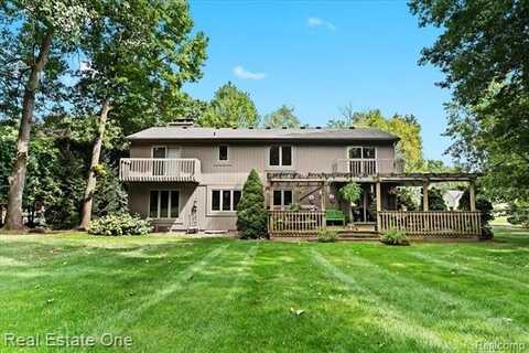 1065 Manderly Drive, Milford, MI 48381