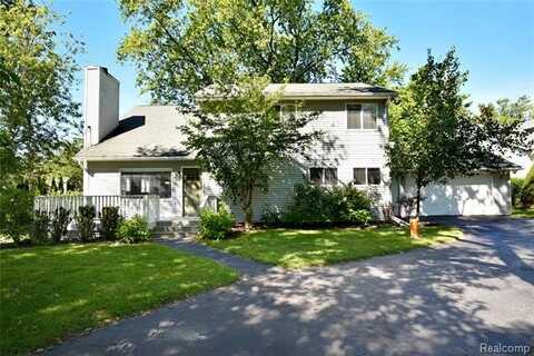 3800 Lakeview Boulevard, Orchard Lake, MI 48324