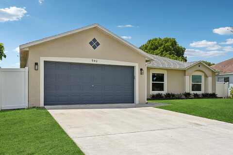 940 SW Jeremko Avenue, Port Saint Lucie, FL 34953