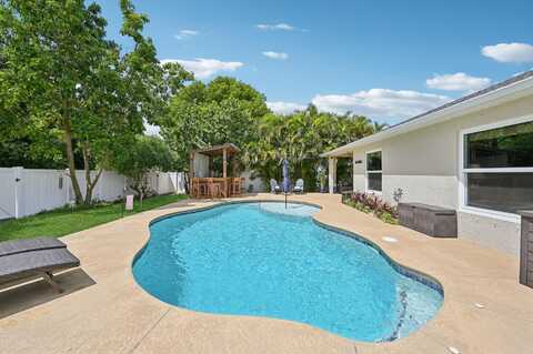 940 SW Jeremko Avenue, Port Saint Lucie, FL 34953