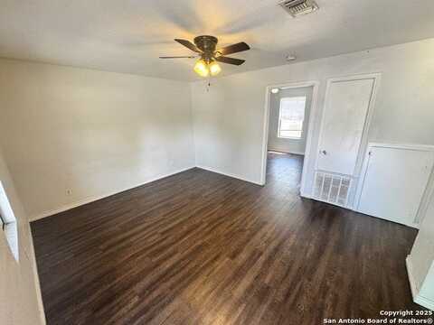 830 W Hutchins, San Antonio, TX 78221
