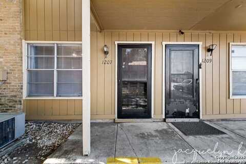 923 vance jackson, San Antonio, TX 78201