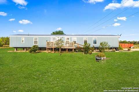 331 Forest Creek Rd, Devine, TX 78016