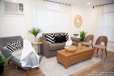 219 N San Horacio Ave, San Antonio, TX 78237
