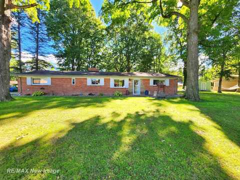 1836 McArthur, Saginaw, MI 48638