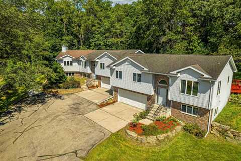 100-102 Grossenbacher Lane, New Glarus, WI 53574