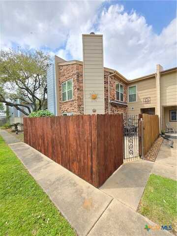 1730 Avenue C, El Campo, TX 77437