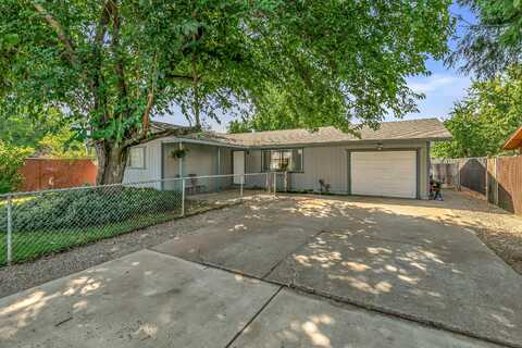 3026 Avenue G, White City, OR 97503