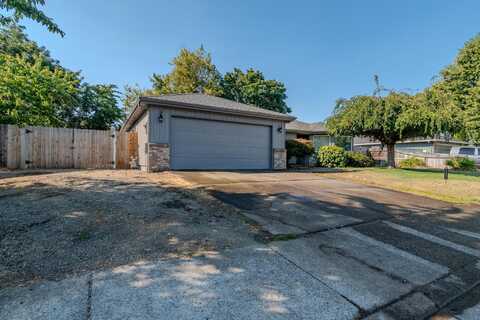 908 Juanita Way, Central Point, OR 97502