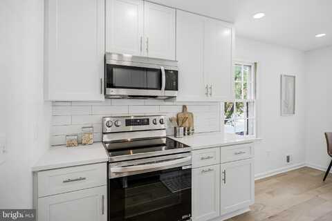 2111 N LINCOLN STREET, ARLINGTON, VA 22207