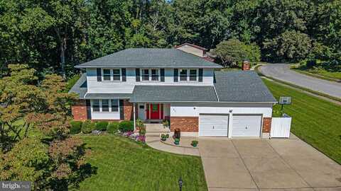 815 N COUNTRY CLUB DRIVE, NEWARK, DE 19711