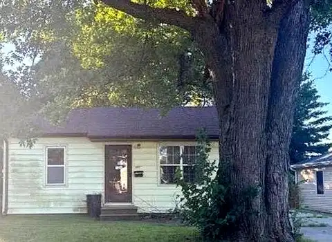 21St Street, NEWTON, IA 50208