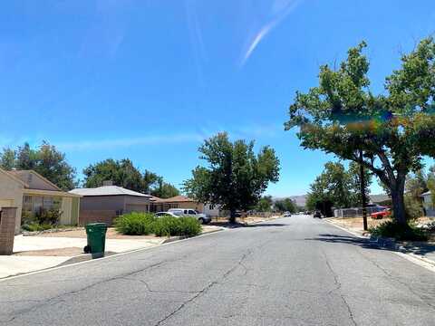 17Th, PALMDALE, CA 93550