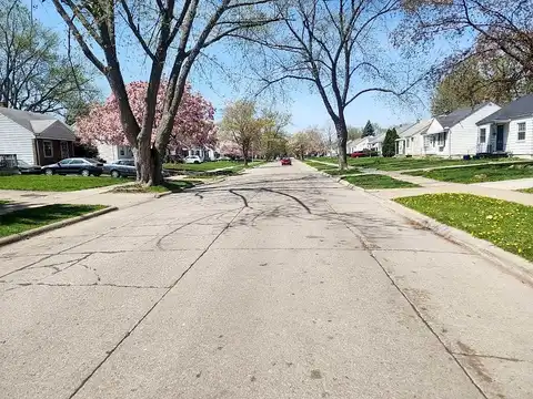Woodcrest, HARPER WOODS, MI 48225