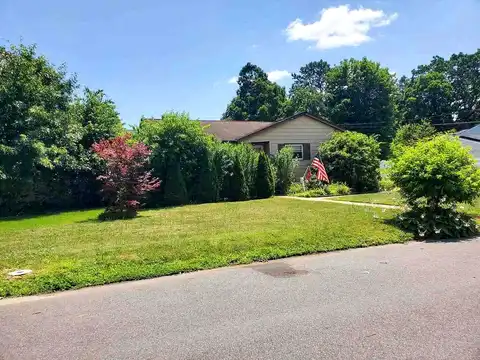 Schenectady Avenue, West Babylon, NY 11704