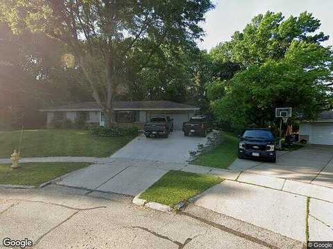 Lynne, WAUKESHA, WI 53186