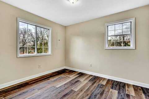 Redwood, ROANOKE, VA 24014