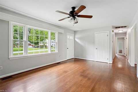 Brook, YORKTOWN, VA 23692